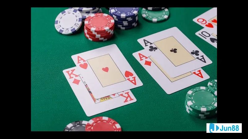 Người chơi rút bài trong trò chơi Người chơi rút bài trong trò chơi