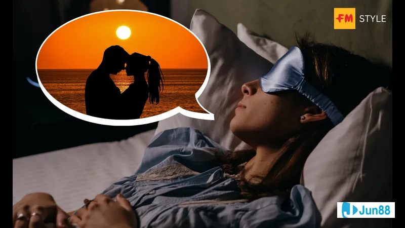 Hôn nhau trong giấc mơ tình yêu Hôn nhau trong giấc mơ tình yêu