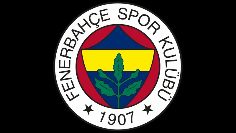 Cầu thủ Fenerbahce vượt qua hàng phòng ngự của FCSB Cầu thủ Fenerbahce vượt qua hàng phòng ngự của FCSB