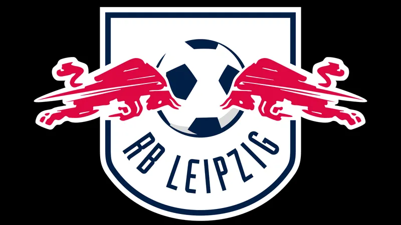 Cầu thủ RB Leipzig vượt qua cầu thủ Heidenheim trên sân cỏ Cầu thủ RB Leipzig vượt qua cầu thủ Heidenheim trên sân cỏ
