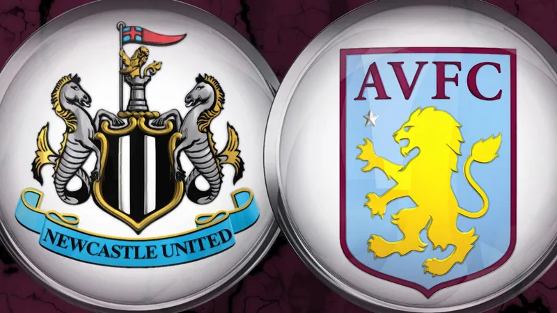 Cầu thủ Newcastle và Aston Villa tranh chấp quả bóng trên sân
